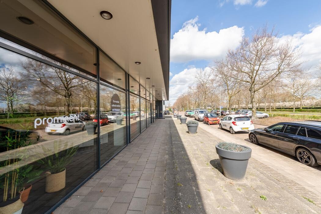 Foto's Meubelwinkel Prominent Best | Relaxstoelen | Sta-op stoelen | Banken