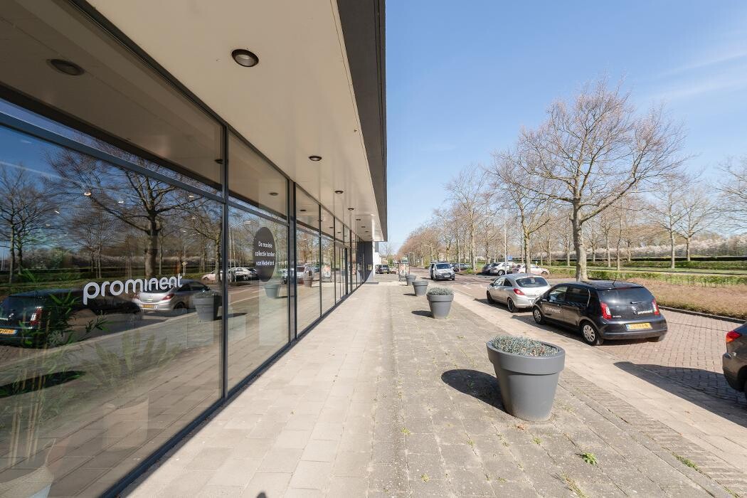 Foto's Meubelwinkel Prominent Best | Relaxstoelen | Sta-op stoelen | Banken