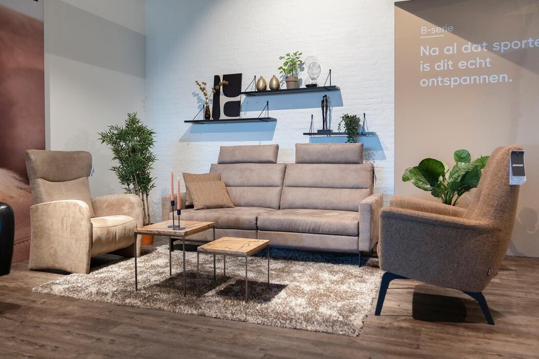 Foto's Meubelwinkel Prominent Best | Relaxstoelen | Sta-op stoelen | Banken