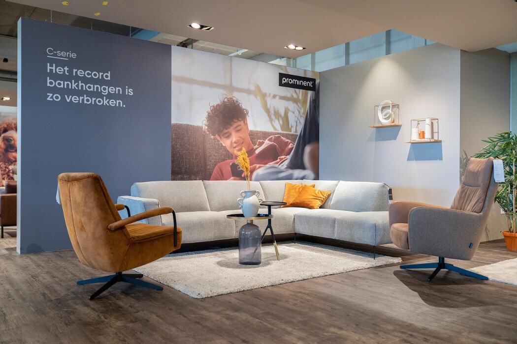 Foto's Meubelwinkel Prominent Best | Relaxstoelen | Sta-op stoelen | Banken