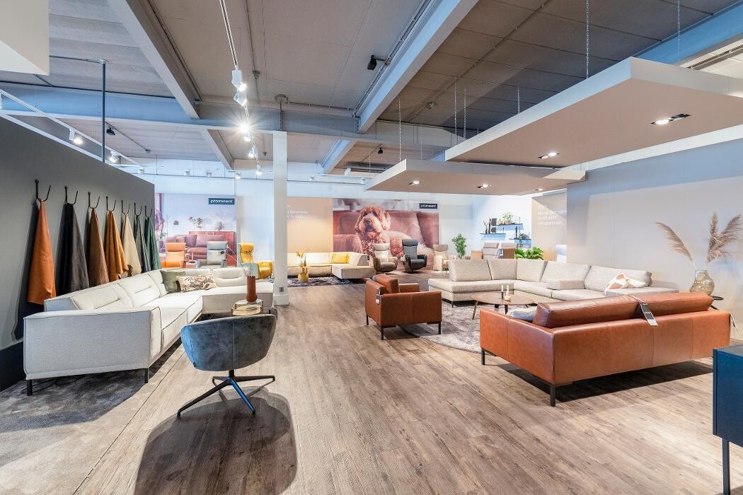 Foto's Meubelwinkel Prominent Best | Relaxstoelen | Sta-op stoelen | Banken
