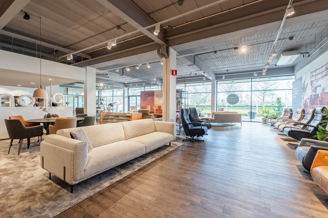 Foto's Meubelwinkel Prominent Best | Relaxstoelen | Sta-op stoelen | Banken
