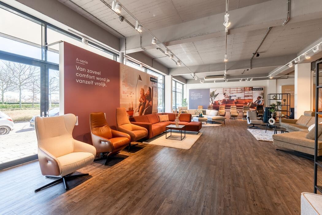 Foto's Meubelwinkel Prominent Best | Relaxstoelen | Sta-op stoelen | Banken