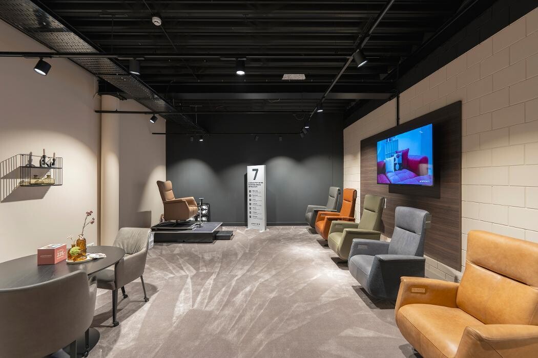 Foto's Meubelwinkel Prominent Purmerend | Relaxstoelen | Sta-op stoelen | Banken