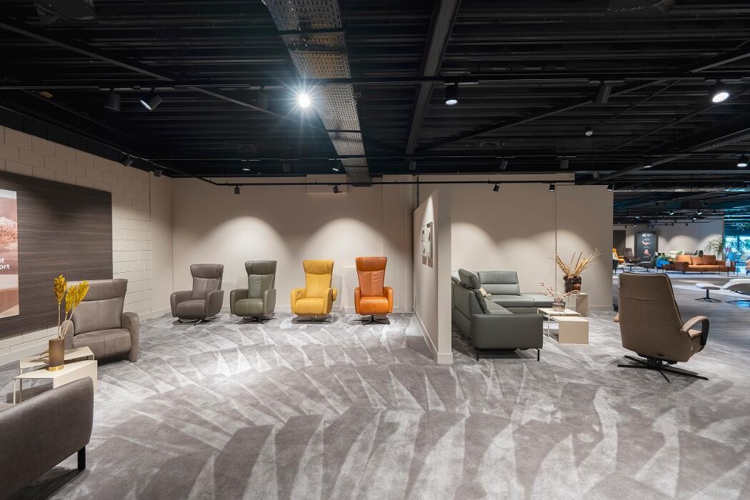 Foto's Meubelwinkel Prominent Purmerend | Relaxstoelen | Sta-op stoelen | Banken