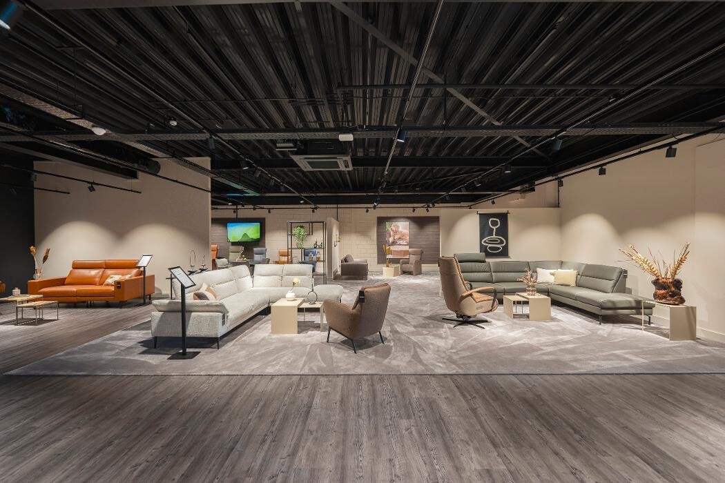 Foto's Meubelwinkel Prominent Purmerend | Relaxstoelen | Sta-op stoelen | Banken