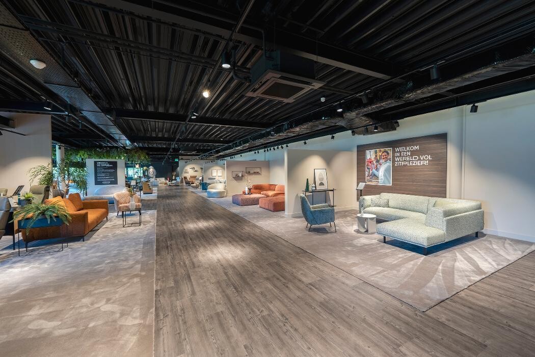 Foto's Meubelwinkel Prominent Purmerend | Relaxstoelen | Sta-op stoelen | Banken