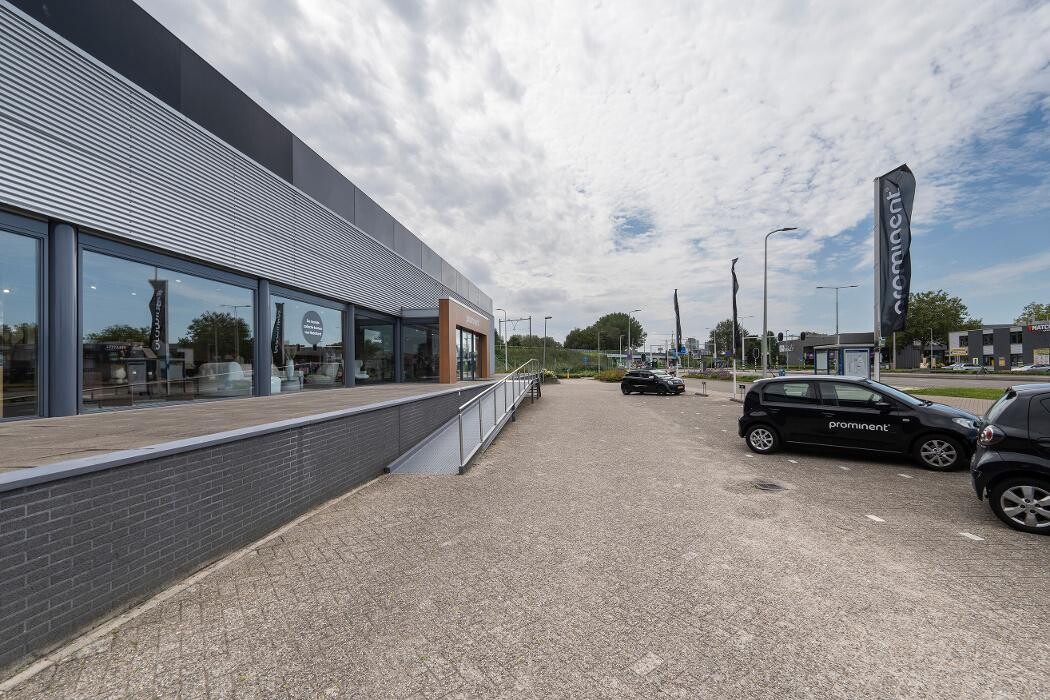Foto's Meubelwinkel Prominent Capelle aan den IJssel | Relaxstoelen | Sta-op stoelen | Banken
