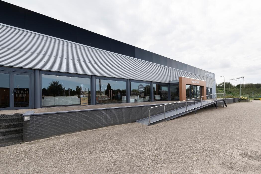 Foto's Meubelwinkel Prominent Capelle aan den IJssel | Relaxstoelen | Sta-op stoelen | Banken