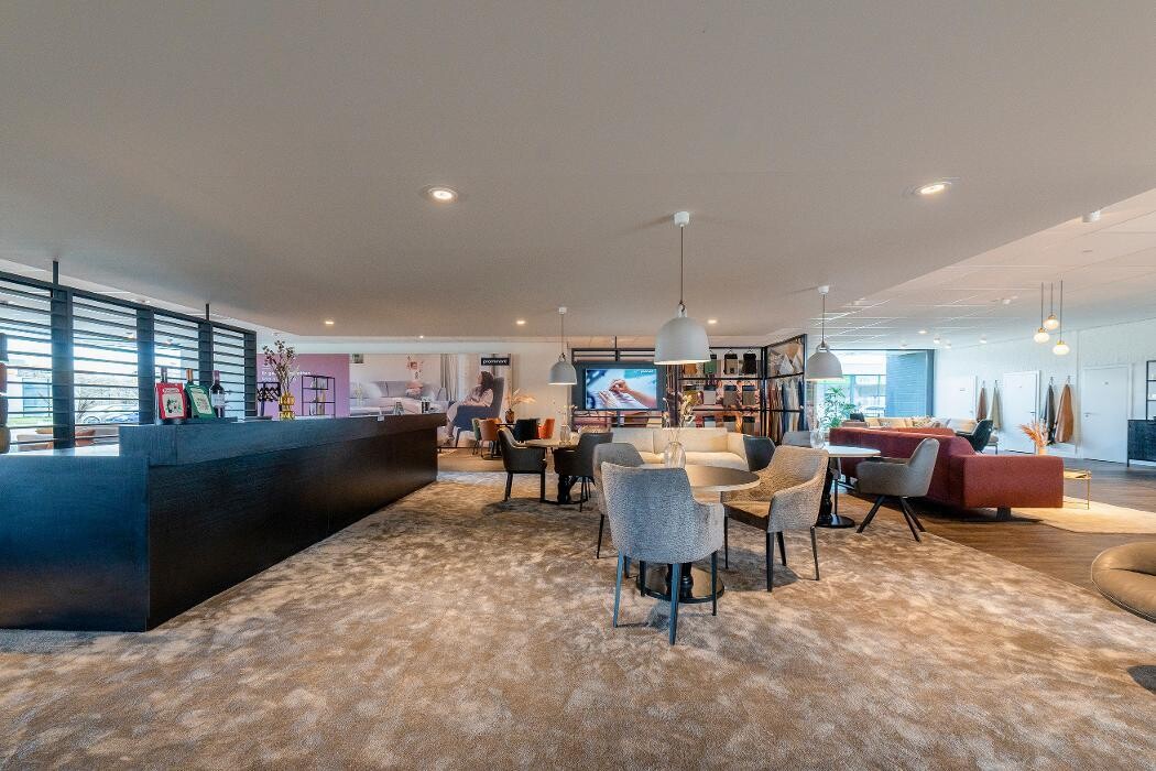 Foto's Meubelwinkel Prominent Hengelo | Relaxstoelen | Sta-op stoelen | Banken