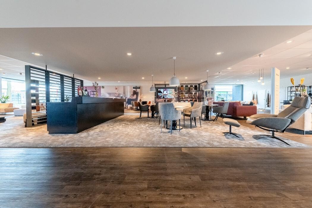 Foto's Meubelwinkel Prominent Hengelo | Relaxstoelen | Sta-op stoelen | Banken