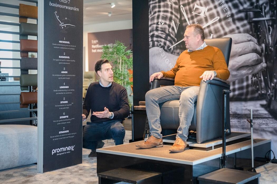 Foto's Meubelwinkel Prominent Hengelo | Relaxstoelen | Sta-op stoelen | Banken