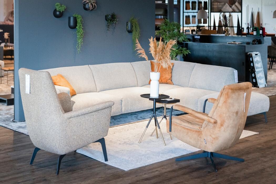 Foto's Meubelwinkel Prominent Hengelo | Relaxstoelen | Sta-op stoelen | Banken