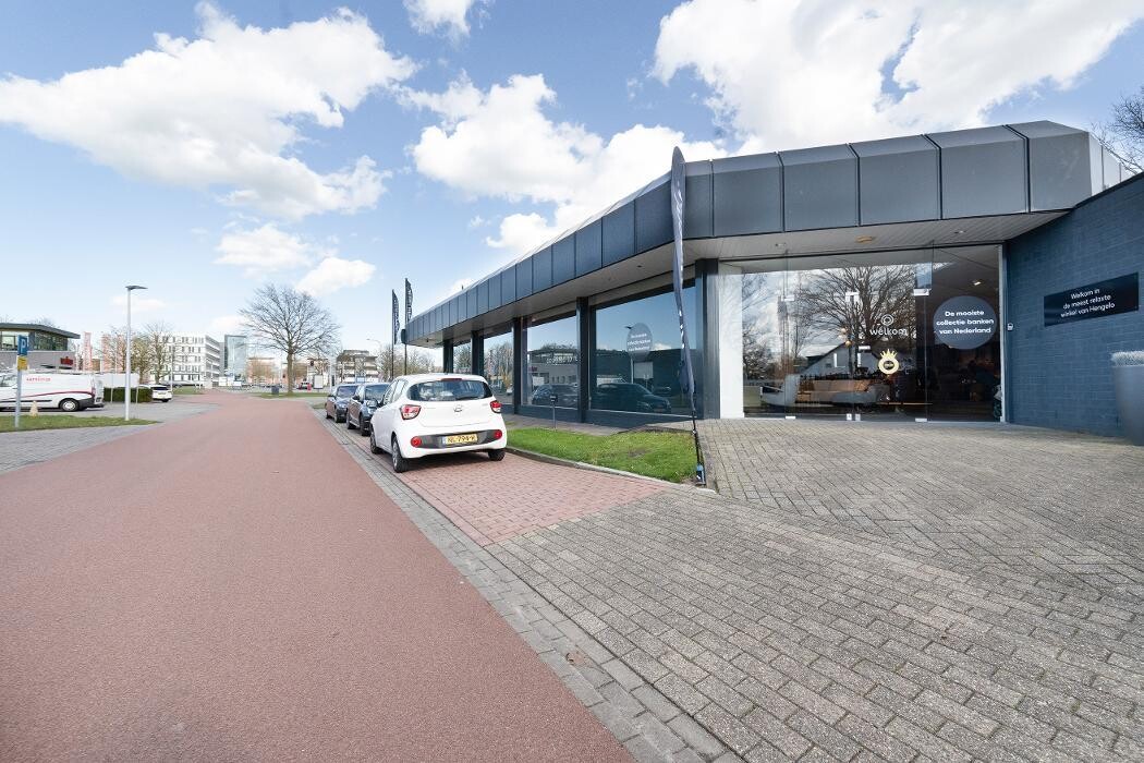 Foto's Meubelwinkel Prominent Hengelo | Relaxstoelen | Sta-op stoelen | Banken