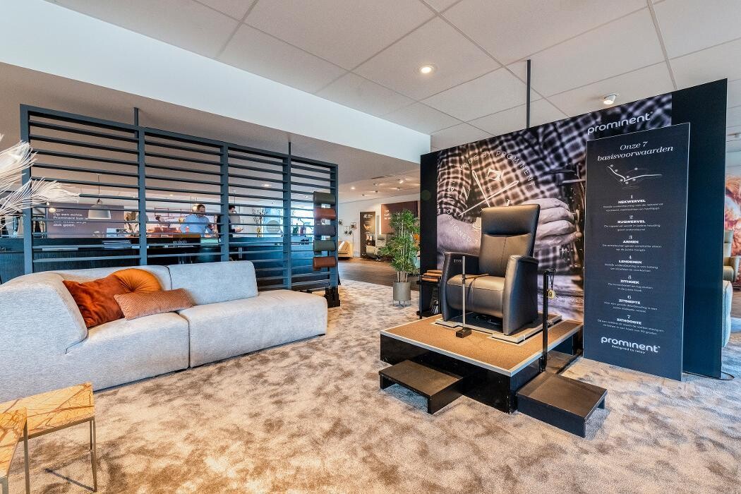 Foto's Meubelwinkel Prominent Hengelo | Relaxstoelen | Sta-op stoelen | Banken