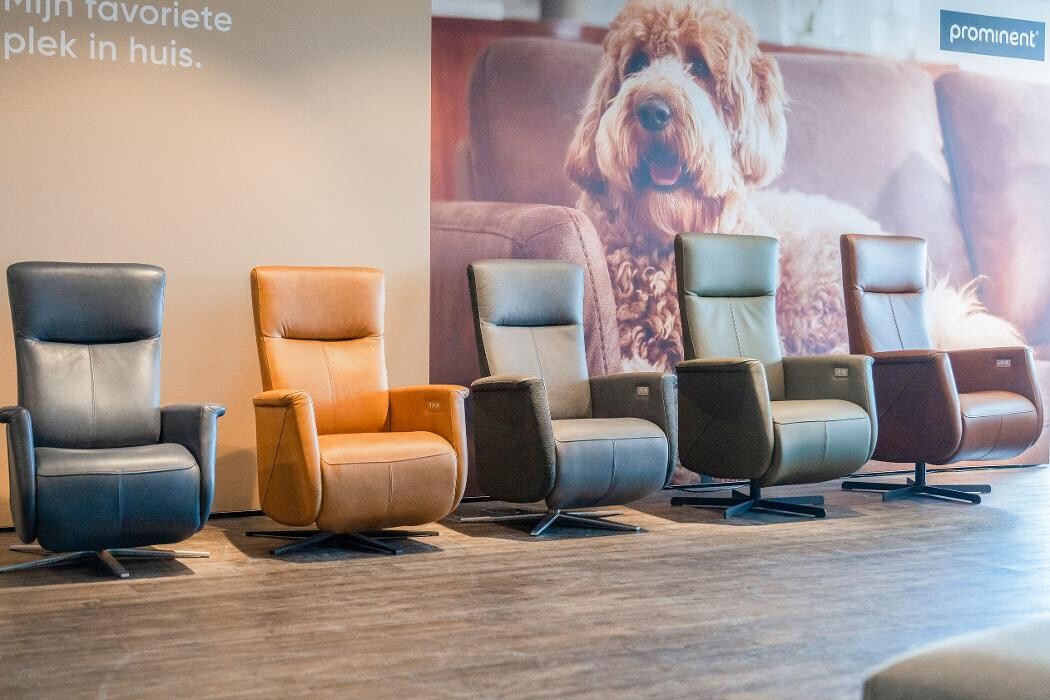 Foto's Meubelwinkel Prominent Hengelo | Relaxstoelen | Sta-op stoelen | Banken