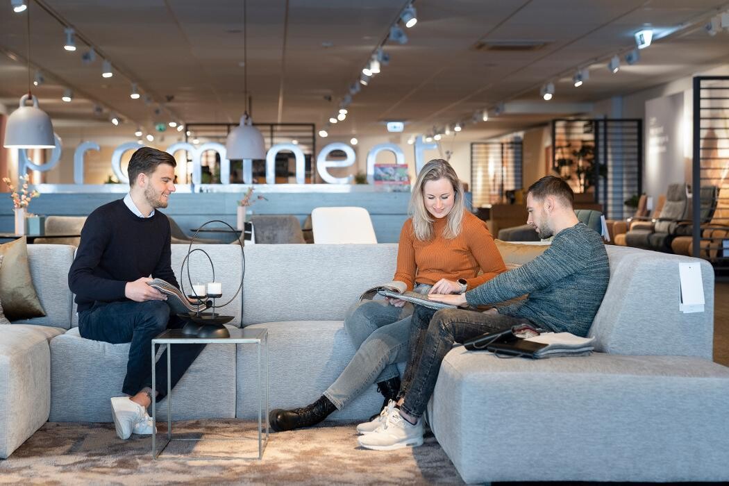 Foto's Meubelwinkel Prominent Cruquius | Relaxstoelen | Sta-op stoelen | Banken