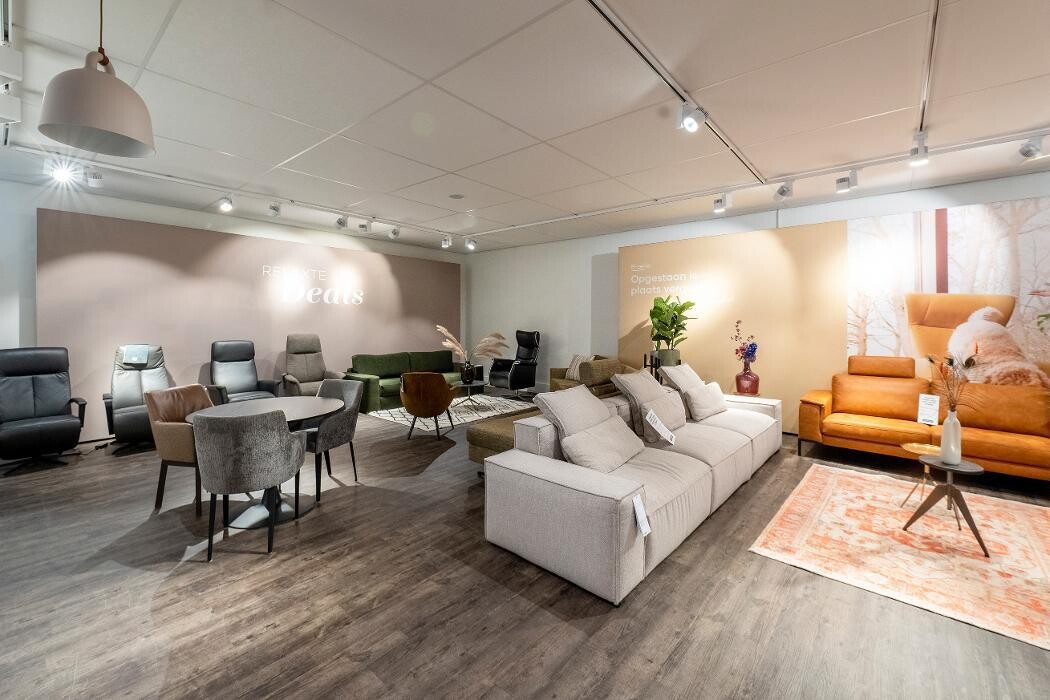 Foto's Meubelwinkel Prominent Cruquius | Relaxstoelen | Sta-op stoelen | Banken