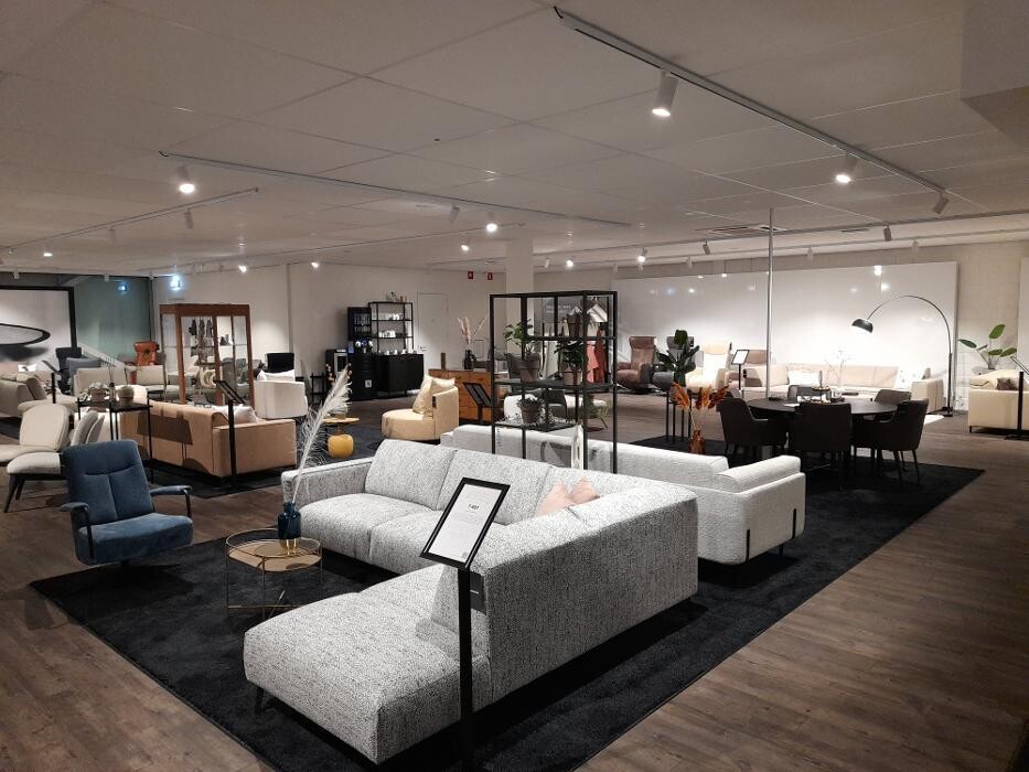 Foto's Meubelwinkel Prominent Hoogezand | Relaxstoelen | Sta-op stoelen | Banken