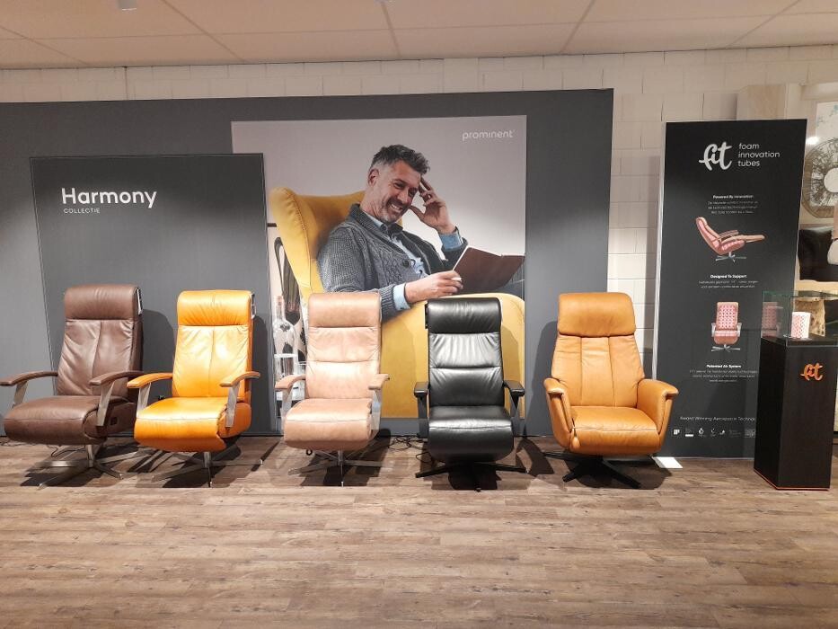 Foto's Meubelwinkel Prominent Hoogezand | Relaxstoelen | Sta-op stoelen | Banken