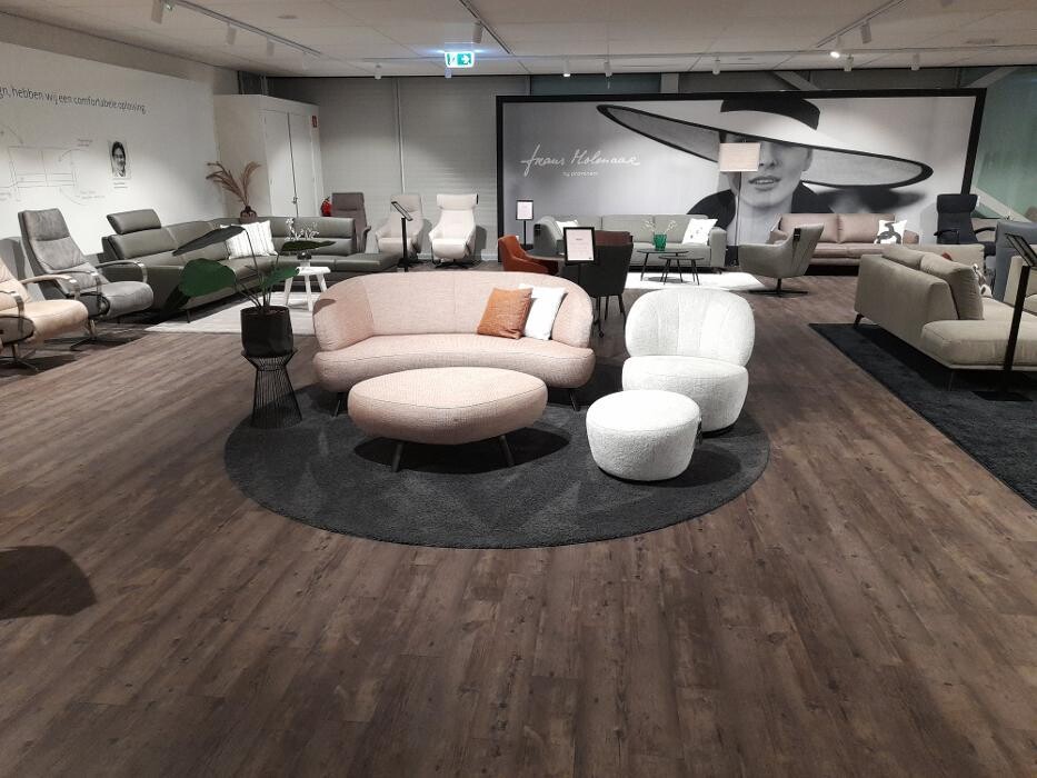 Foto's Meubelwinkel Prominent Hoogezand | Relaxstoelen | Sta-op stoelen | Banken
