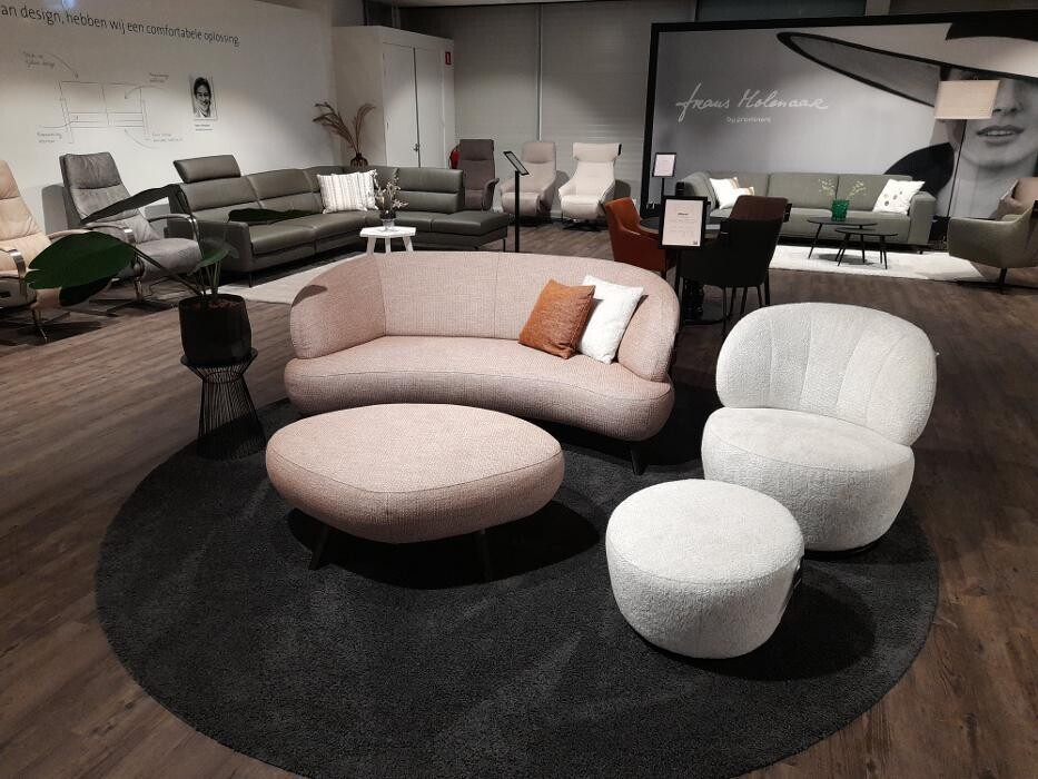 Foto's Meubelwinkel Prominent Hoogezand | Relaxstoelen | Sta-op stoelen | Banken