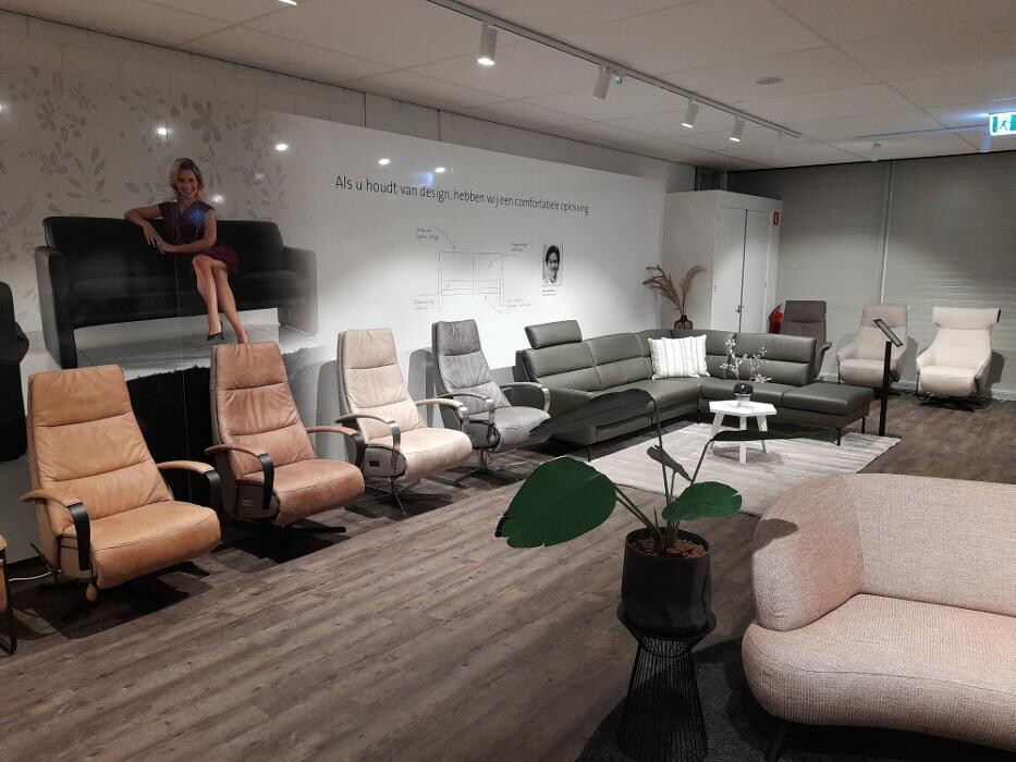 Foto's Meubelwinkel Prominent Hoogezand | Relaxstoelen | Sta-op stoelen | Banken