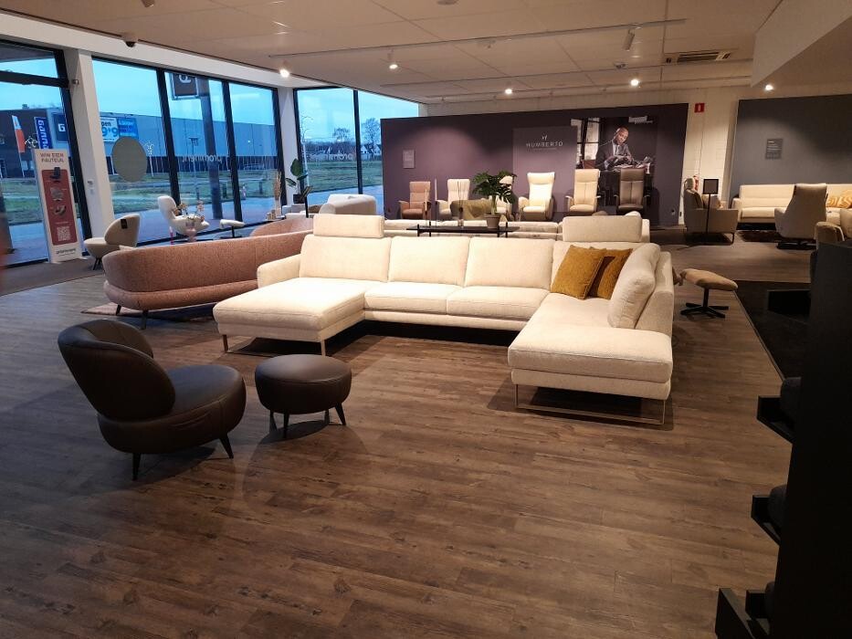 Foto's Meubelwinkel Prominent Hoogezand | Relaxstoelen | Sta-op stoelen | Banken