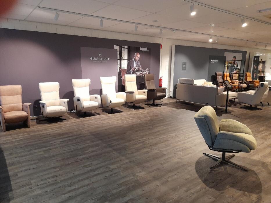 Foto's Meubelwinkel Prominent Hoogezand | Relaxstoelen | Sta-op stoelen | Banken