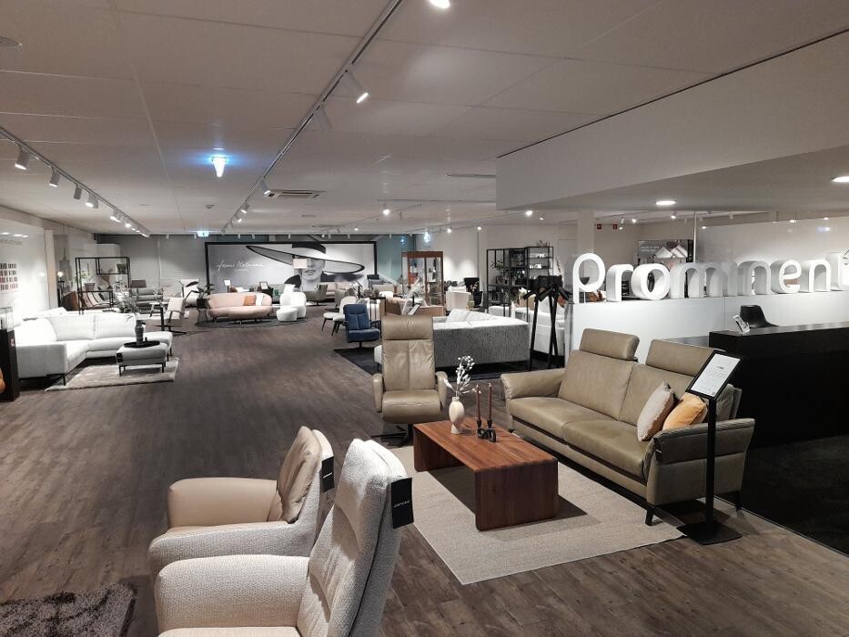 Foto's Meubelwinkel Prominent Hoogezand | Relaxstoelen | Sta-op stoelen | Banken