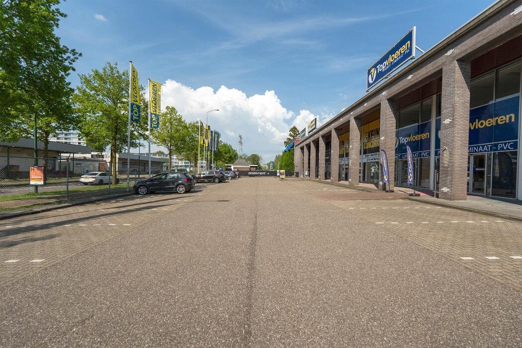 Foto's Meubelwinkel Prominent Veenendaal | Relaxstoelen | Sta-op stoelen | Banken