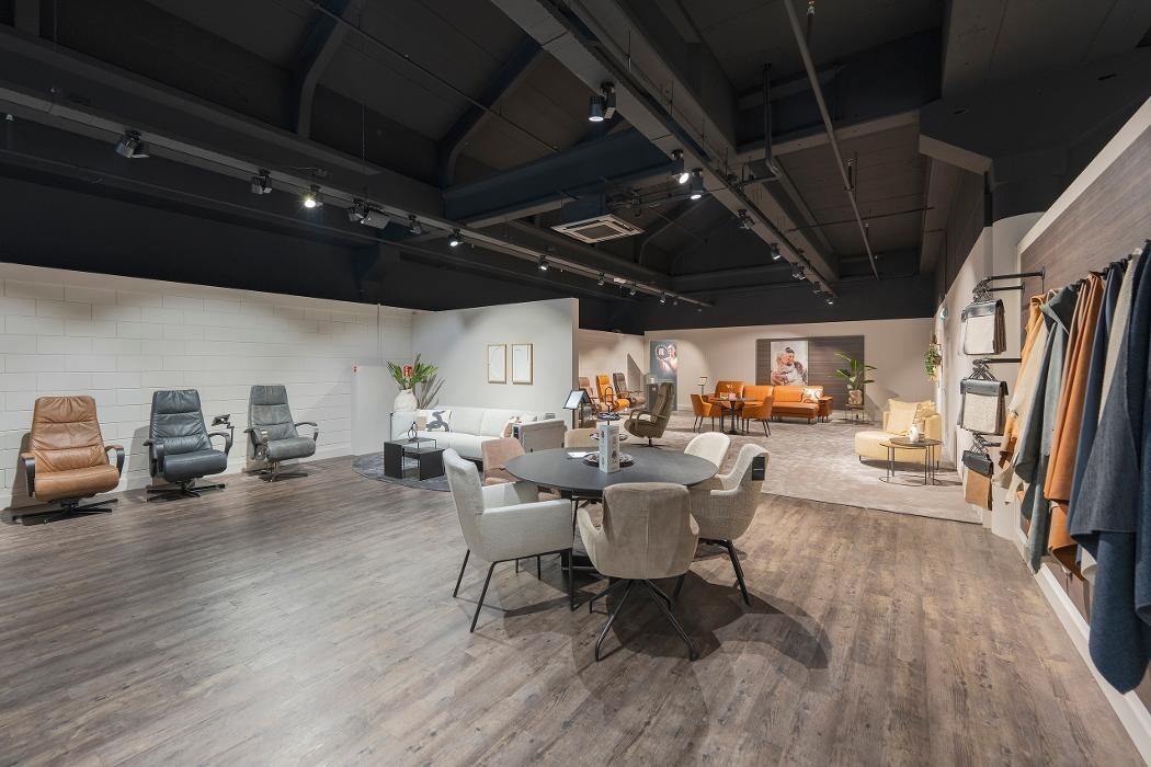 Foto's Meubelwinkel Prominent Veenendaal | Relaxstoelen | Sta-op stoelen | Banken