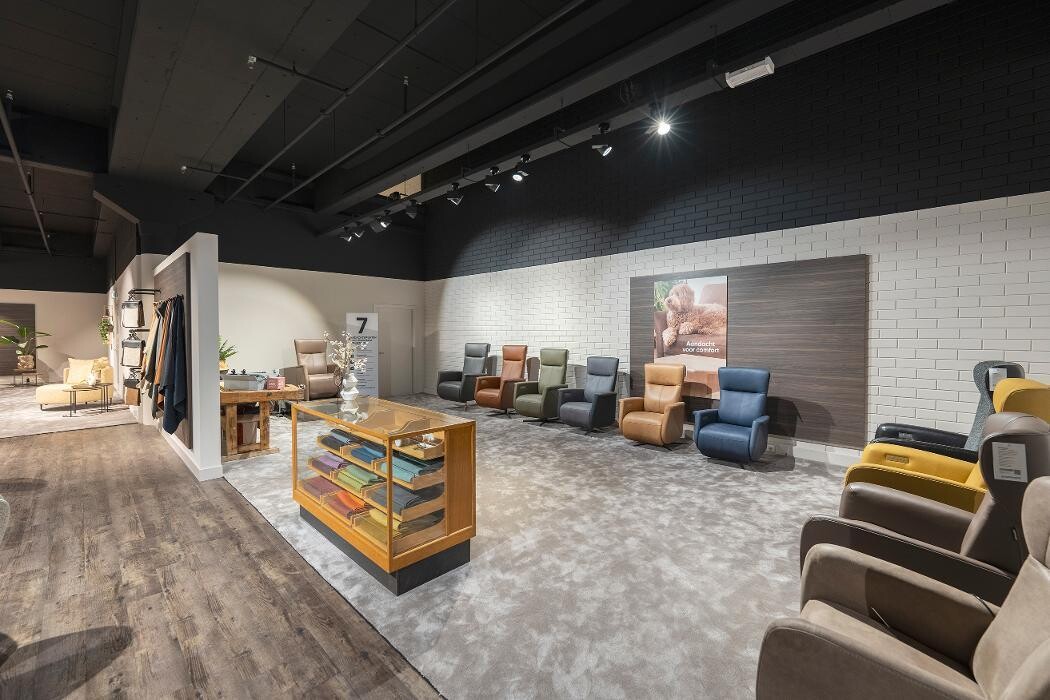 Foto's Meubelwinkel Prominent Veenendaal | Relaxstoelen | Sta-op stoelen | Banken