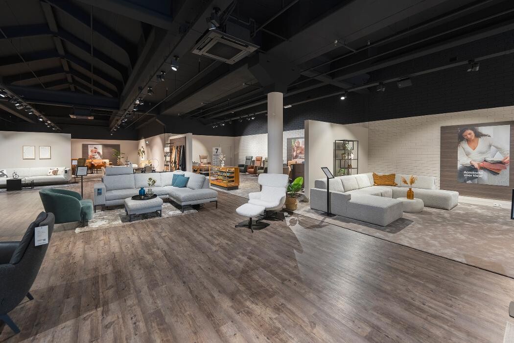 Foto's Meubelwinkel Prominent Veenendaal | Relaxstoelen | Sta-op stoelen | Banken