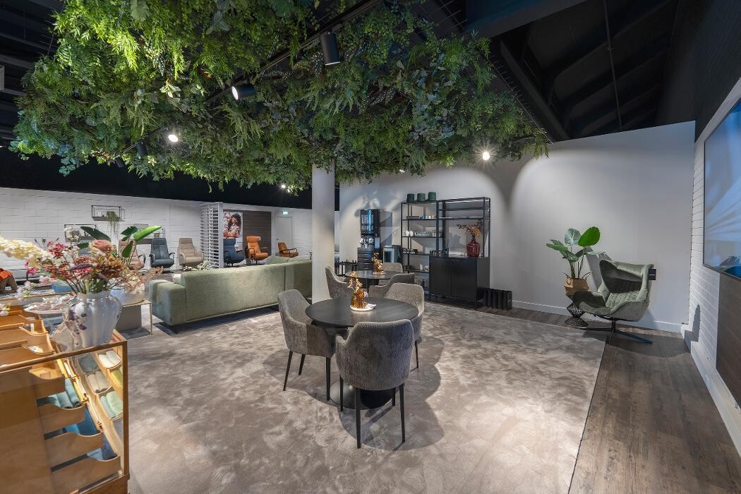 Foto's Meubelwinkel Prominent Veenendaal | Relaxstoelen | Sta-op stoelen | Banken