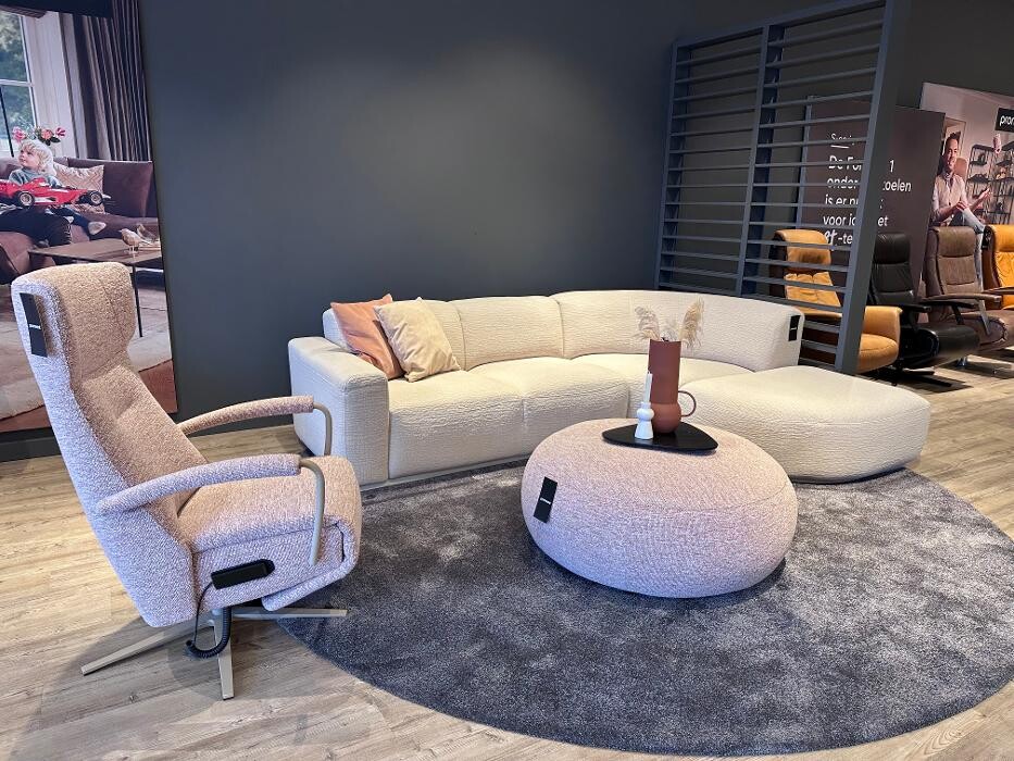 Foto's Meubelwinkel Prominent Gouda | Relaxstoelen | Sta-op stoelen | Banken
