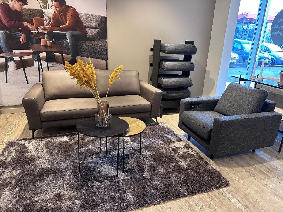 Foto's Meubelwinkel Prominent Gouda | Relaxstoelen | Sta-op stoelen | Banken