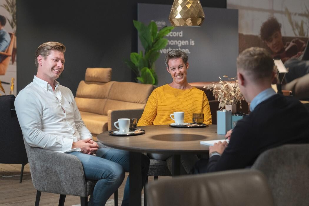 Foto's Meubelwinkel Prominent Nunspeet | Relaxstoelen | Sta-op stoelen | Banken