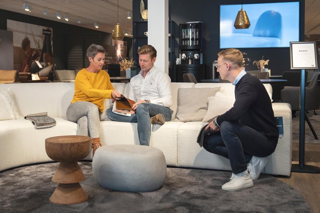 Foto's Meubelwinkel Prominent Nunspeet | Relaxstoelen | Sta-op stoelen | Banken