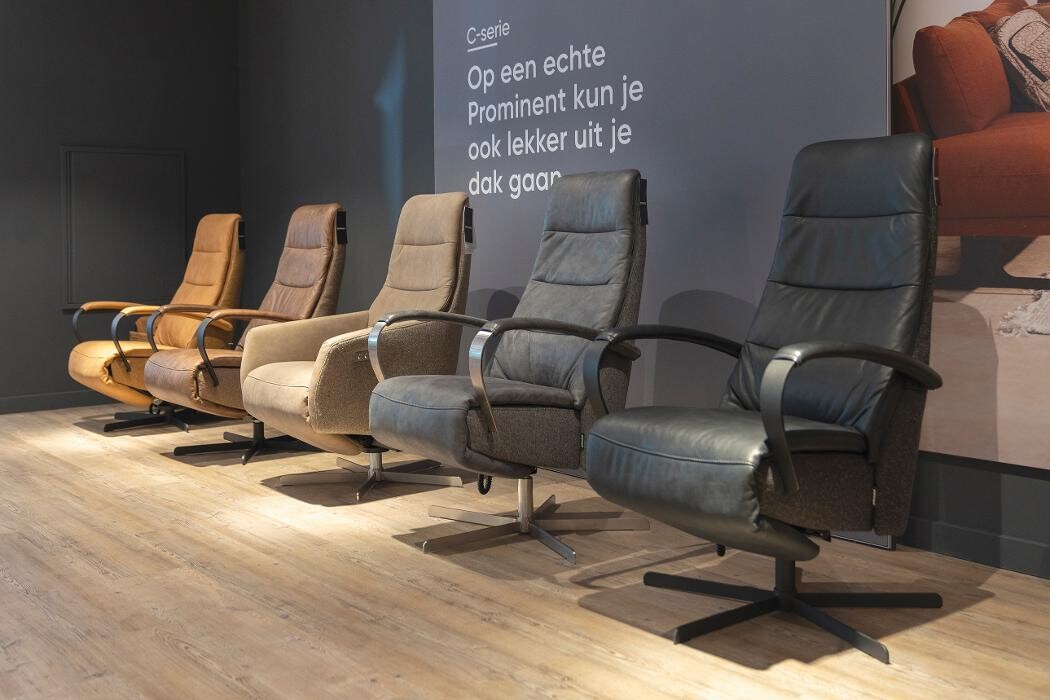 Foto's Meubelwinkel Prominent Nunspeet | Relaxstoelen | Sta-op stoelen | Banken