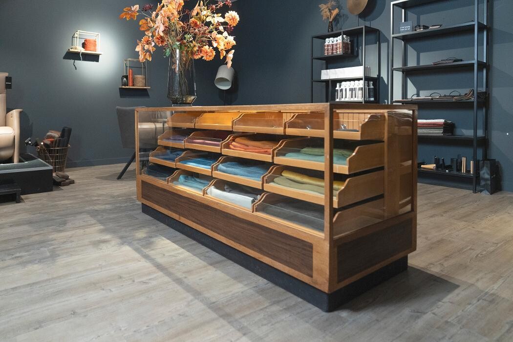 Foto's Meubelwinkel Prominent Nunspeet | Relaxstoelen | Sta-op stoelen | Banken