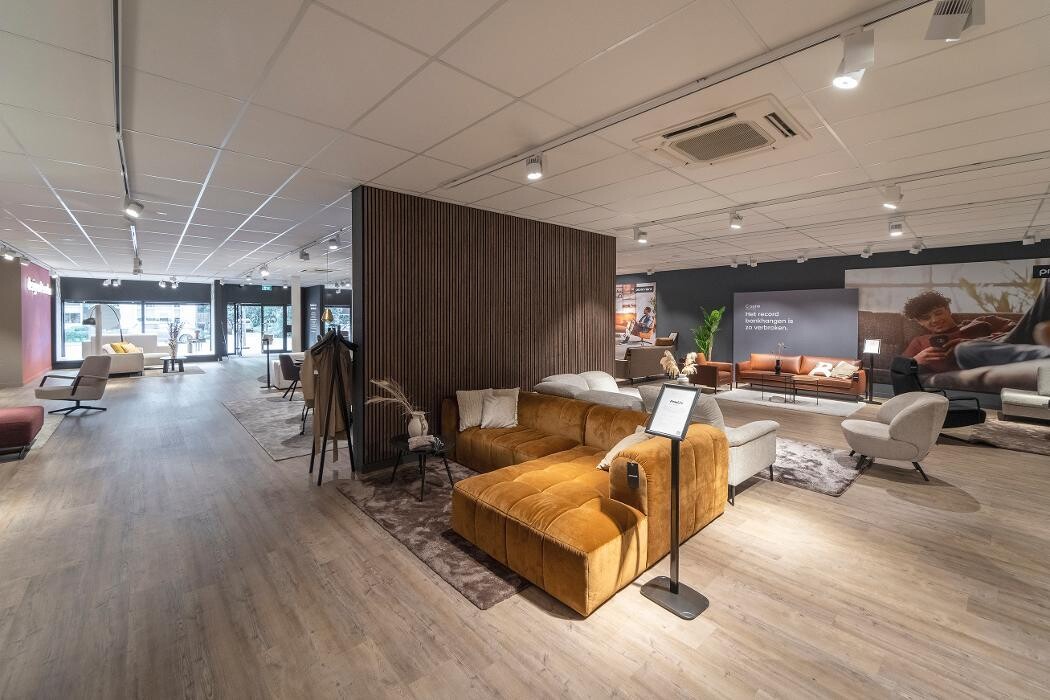 Foto's Meubelwinkel Prominent Nunspeet | Relaxstoelen | Sta-op stoelen | Banken