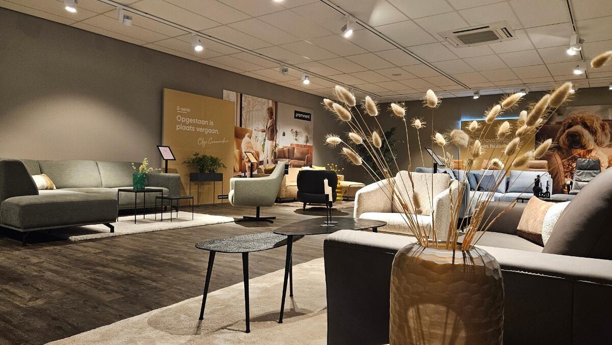 Foto's Meubelwinkel Prominent Heerlen | Relaxstoelen | Sta-op stoelen | Banken