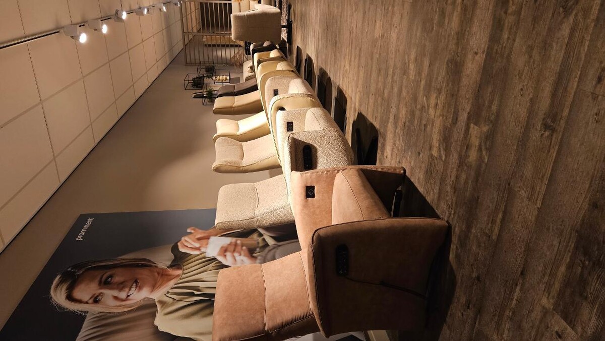 Foto's Meubelwinkel Prominent Heerlen | Relaxstoelen | Sta-op stoelen | Banken