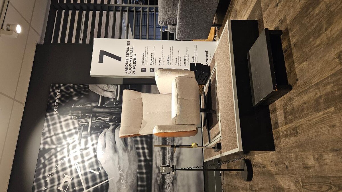 Foto's Meubelwinkel Prominent Heerlen | Relaxstoelen | Sta-op stoelen | Banken