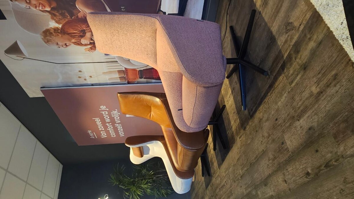 Foto's Meubelwinkel Prominent Heerlen | Relaxstoelen | Sta-op stoelen | Banken