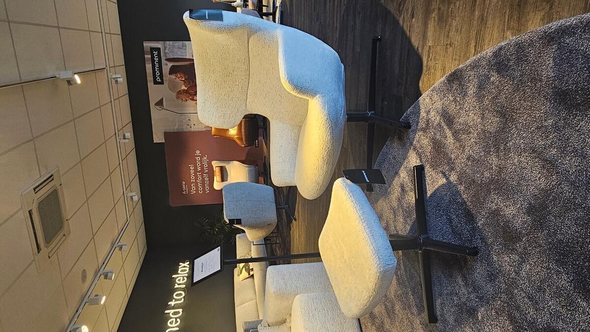 Foto's Meubelwinkel Prominent Heerlen | Relaxstoelen | Sta-op stoelen | Banken