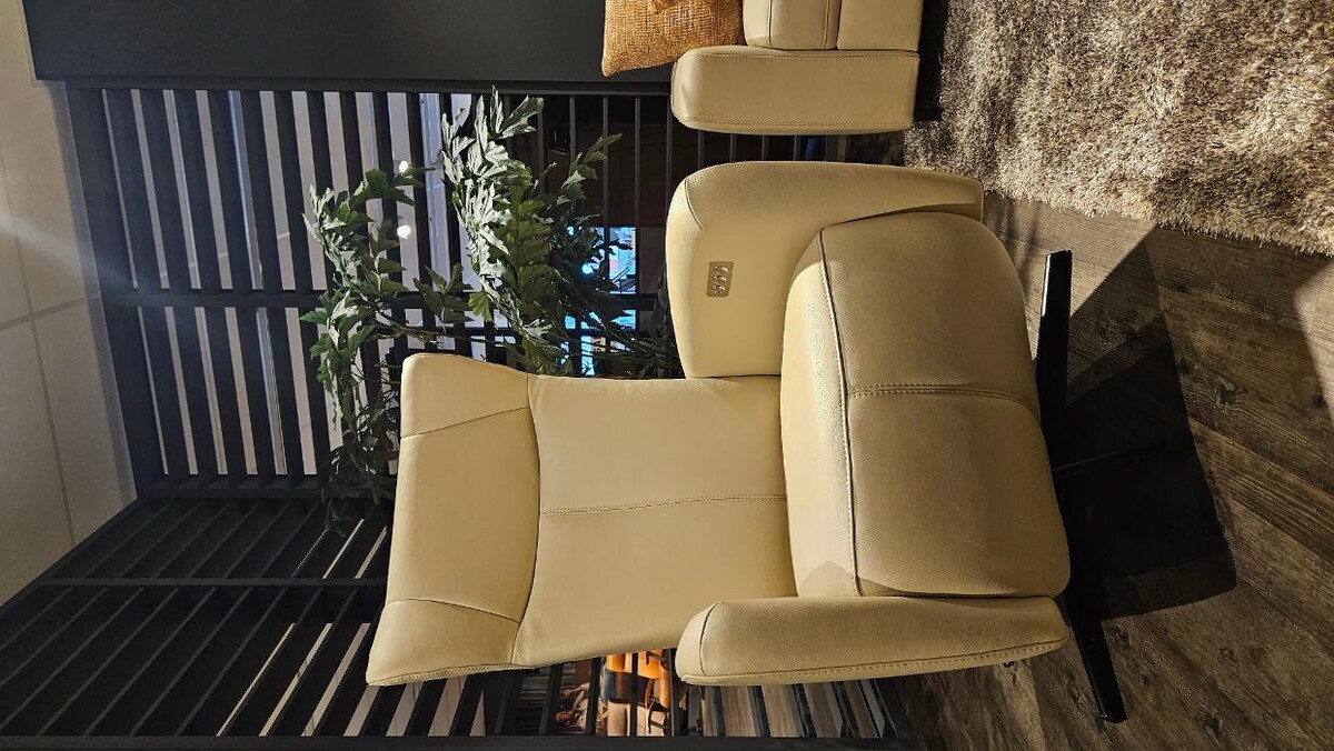 Foto's Meubelwinkel Prominent Heerlen | Relaxstoelen | Sta-op stoelen | Banken
