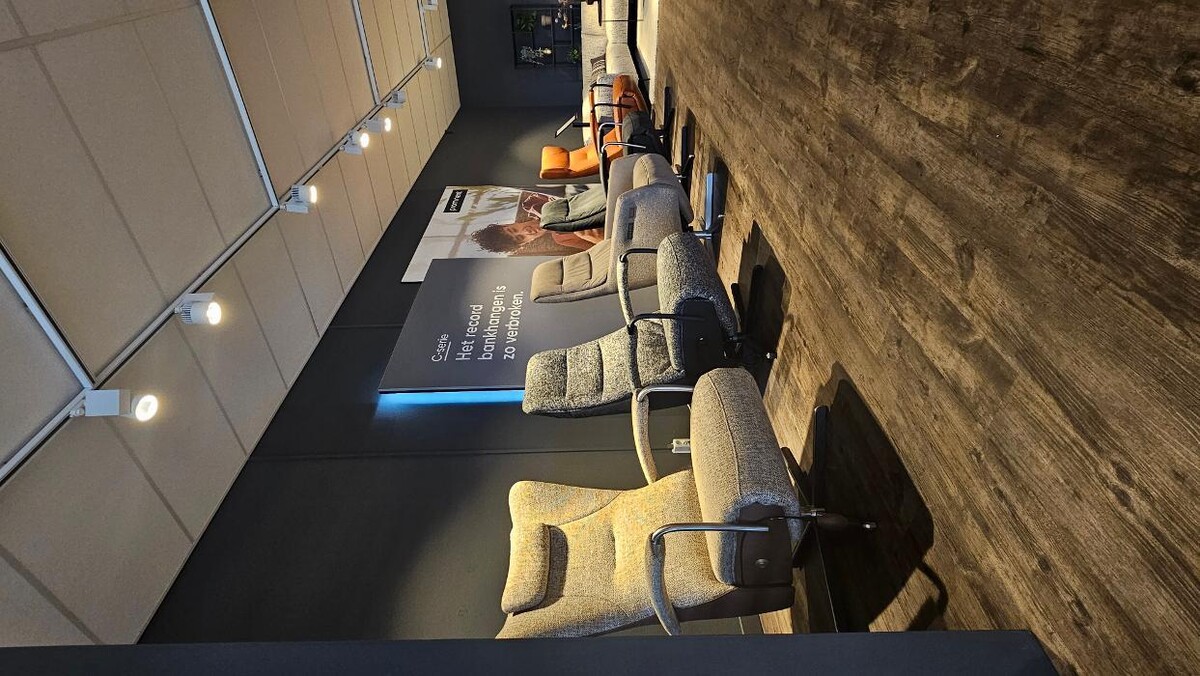 Foto's Meubelwinkel Prominent Heerlen | Relaxstoelen | Sta-op stoelen | Banken