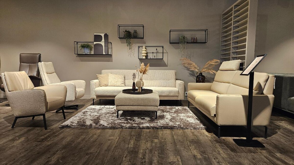 Foto's Meubelwinkel Prominent Heerlen | Relaxstoelen | Sta-op stoelen | Banken